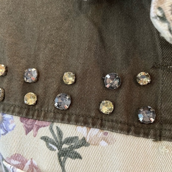 English Rose Rhinestone Studded Floral Denim Jacket in Size Medium - New in Bag - Picture 9 of 10